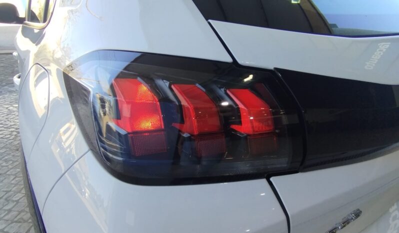 Peugeot e-208 completo