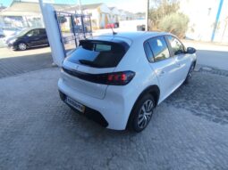 Peugeot e-208 completo
