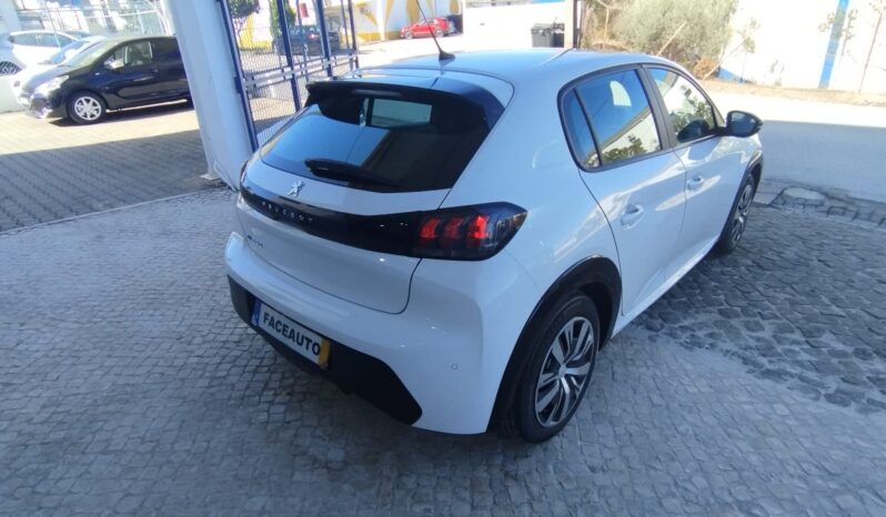 Peugeot e-208 completo