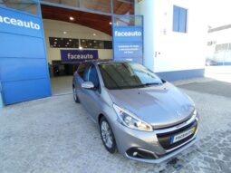 Peugeot 208 completo
