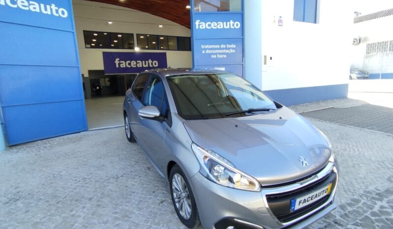 Peugeot 208 completo