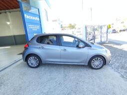 Peugeot 208 completo