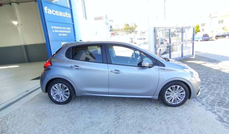 Peugeot 208 completo
