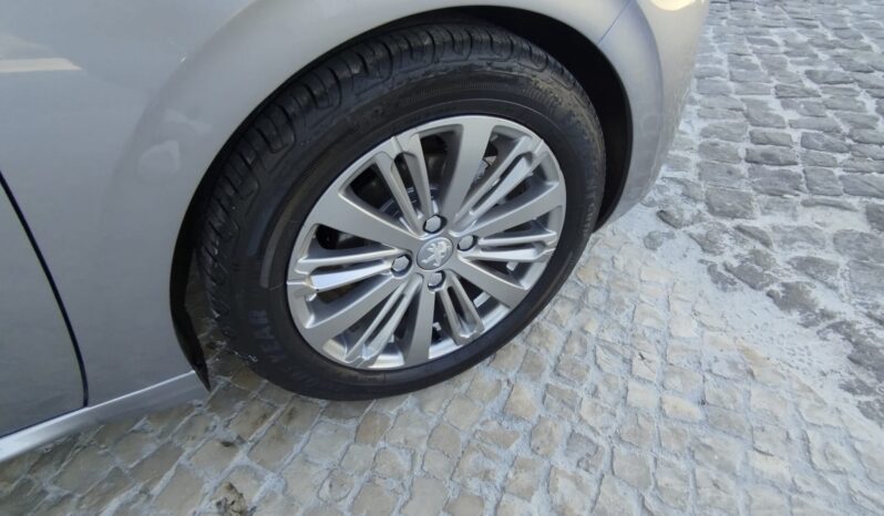 Peugeot 208 completo