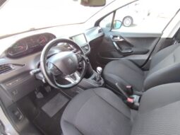 Peugeot 208 completo