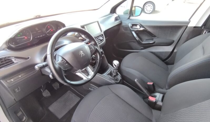 Peugeot 208 completo