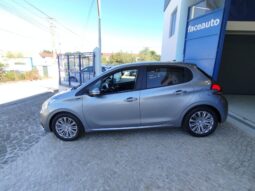 Peugeot 208 completo