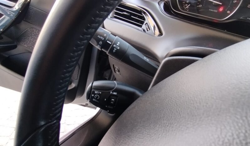 Peugeot 208 completo