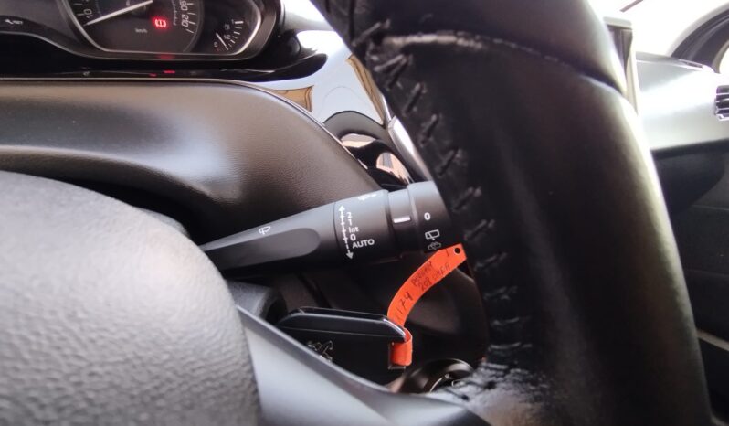 Peugeot 208 completo