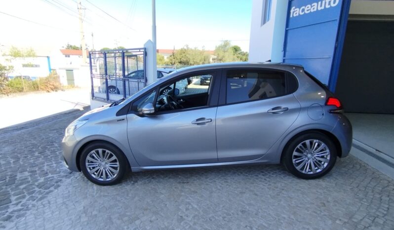 Peugeot 208 completo