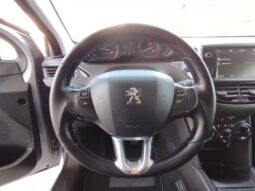 Peugeot 208 completo