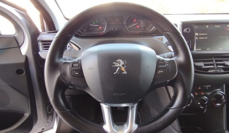 Peugeot 208 completo