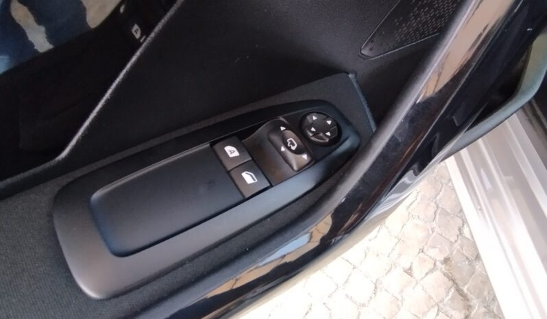 Peugeot 208 completo