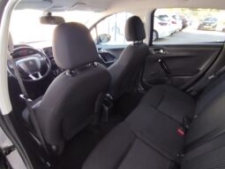 Peugeot 208 completo