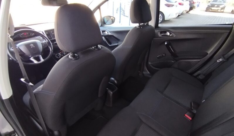 Peugeot 208 completo