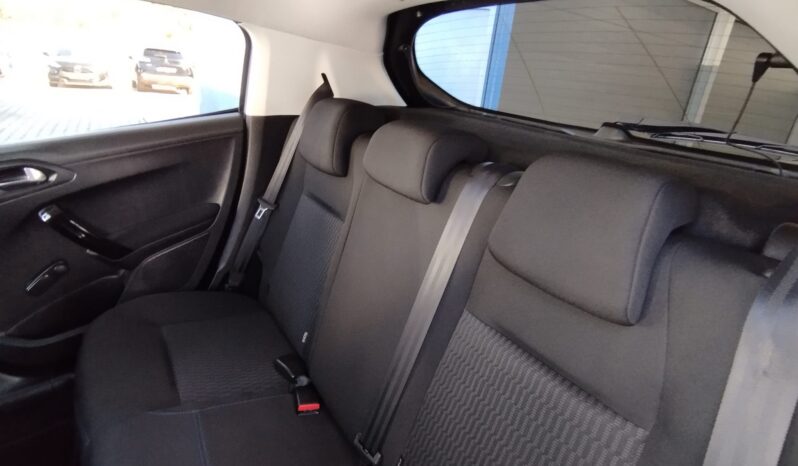 Peugeot 208 completo