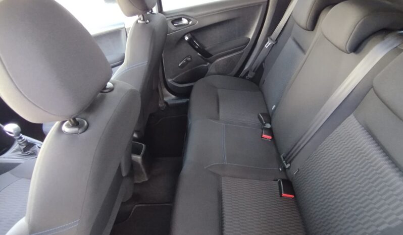 Peugeot 208 completo