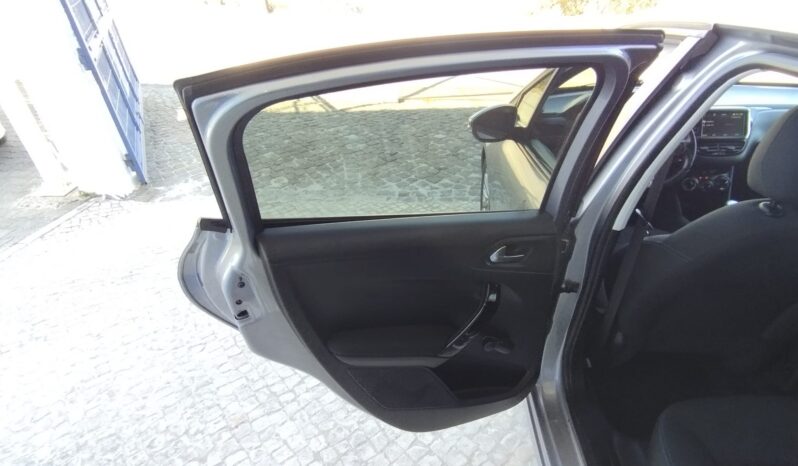 Peugeot 208 completo