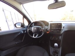 Peugeot 208 completo