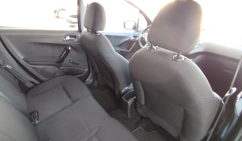 Peugeot 208 completo