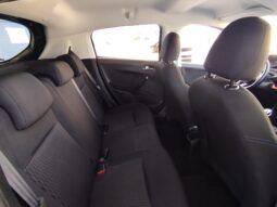Peugeot 208 completo