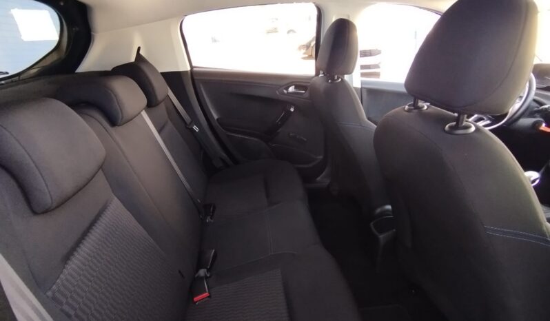 Peugeot 208 completo