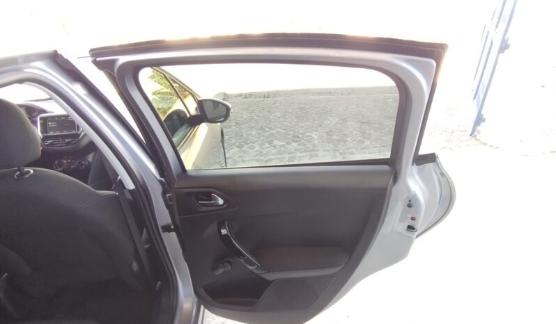 Peugeot 208 completo