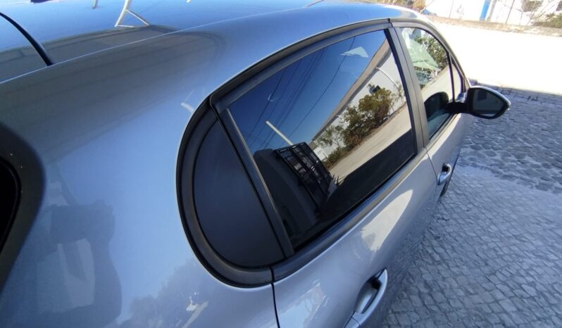 Peugeot 208 completo