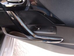 Peugeot 208 completo