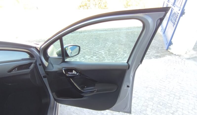 Peugeot 208 completo
