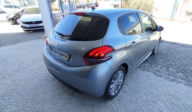 Peugeot 208 completo