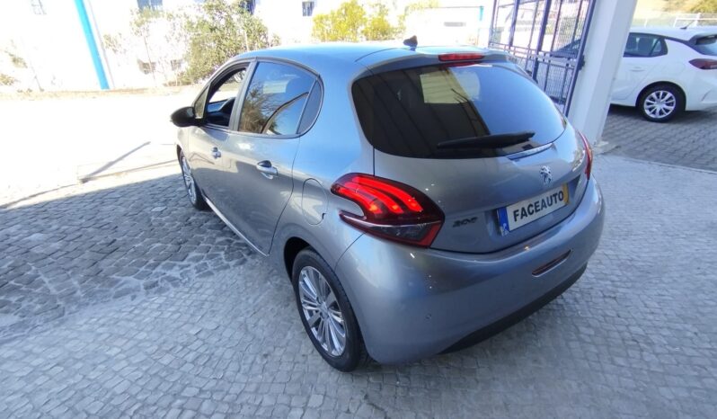 Peugeot 208 completo