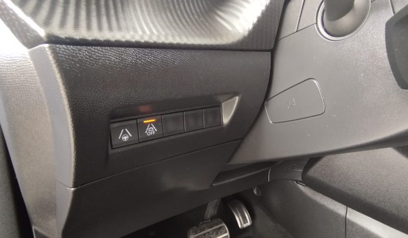 Peugeot e-2008 completo
