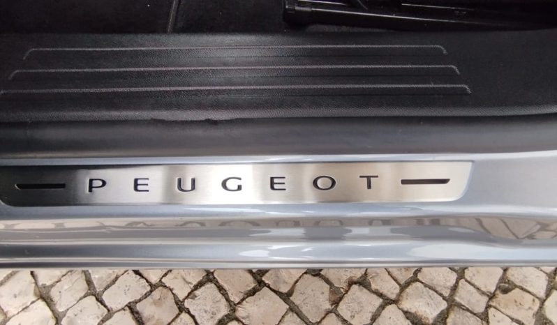 Peugeot e-2008 completo