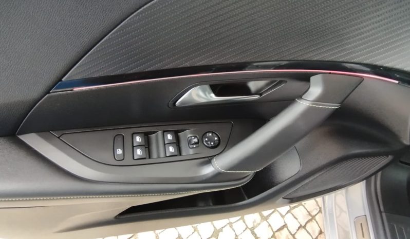 Peugeot e-2008 completo