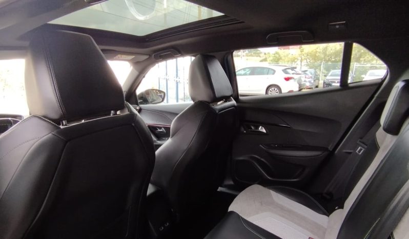 Peugeot e-2008 completo