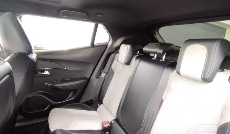 Peugeot e-2008 completo