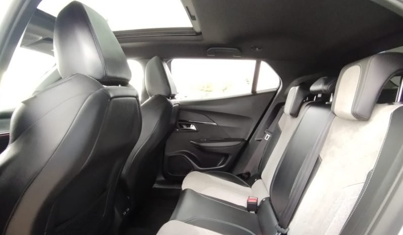 Peugeot e-2008 completo