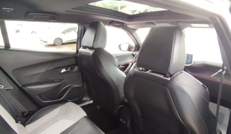 Peugeot e-2008 completo
