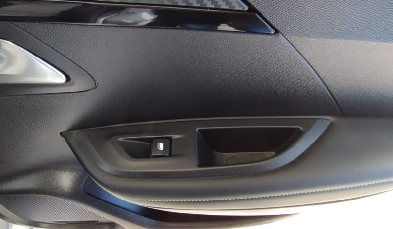 Peugeot e-2008 completo