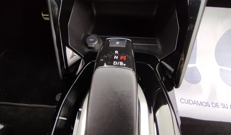 Peugeot e-2008 completo