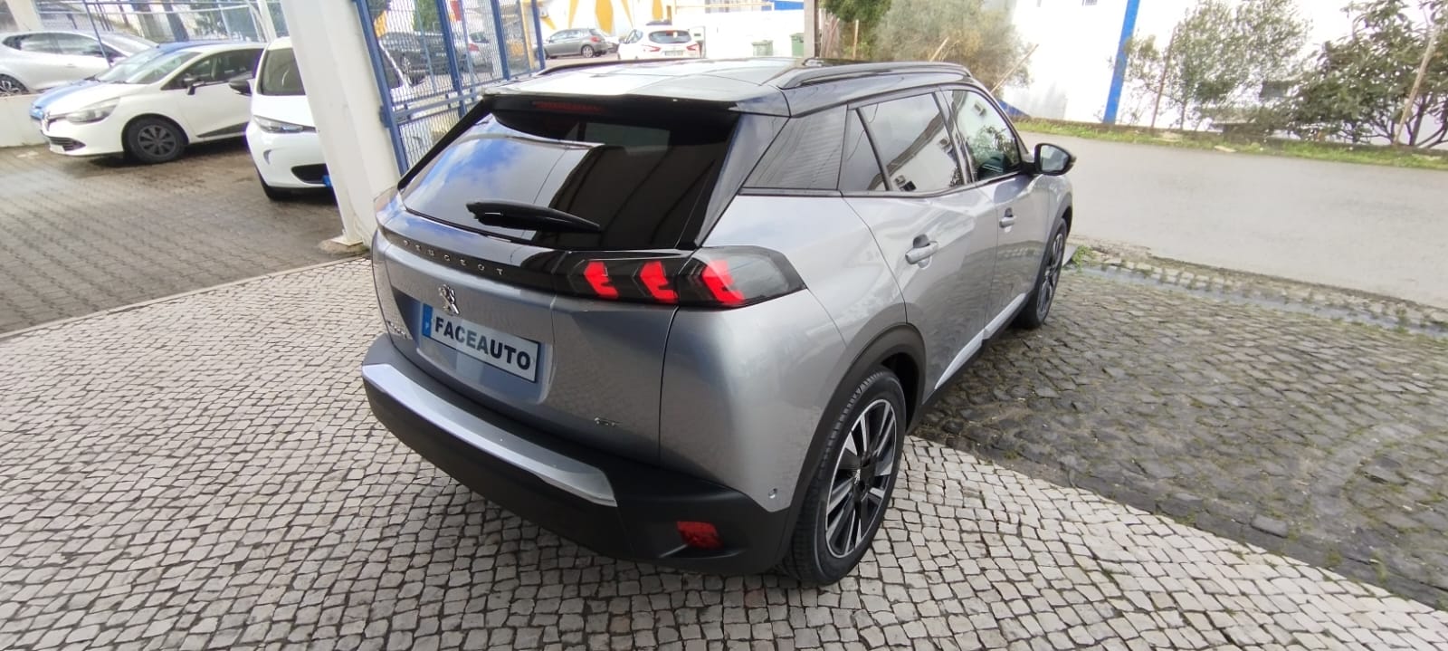 Peugeot e-2008