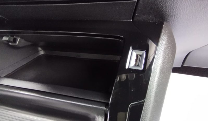 Peugeot e-2008 completo