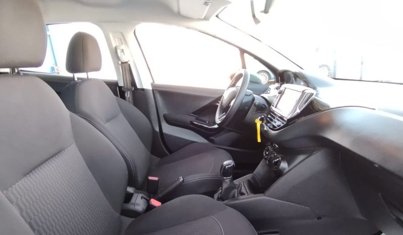 Peugeot 208 completo