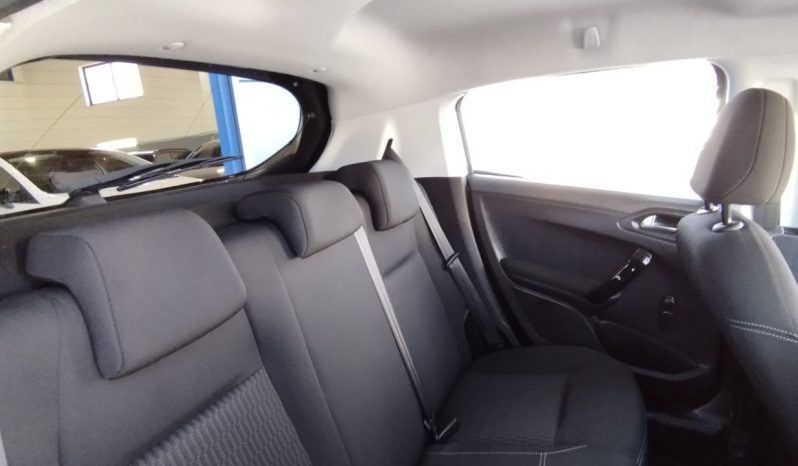 Peugeot 208 completo