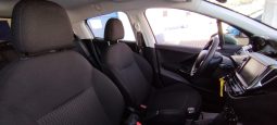 Peugeot 208 completo