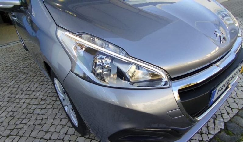 Peugeot 208 completo
