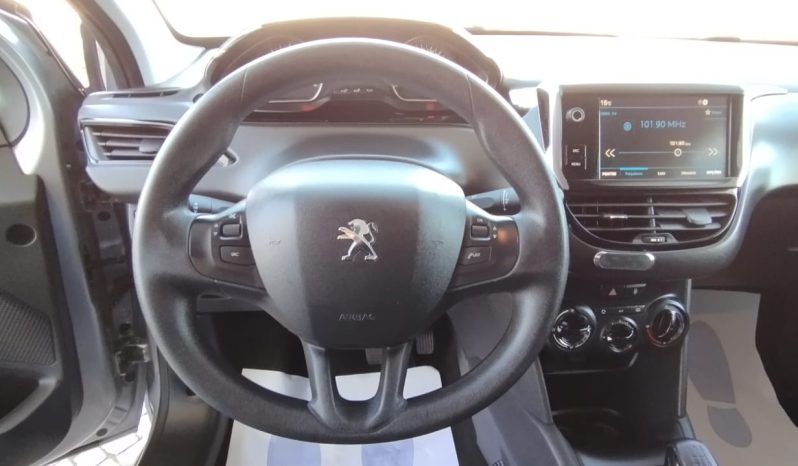 Peugeot 208 completo