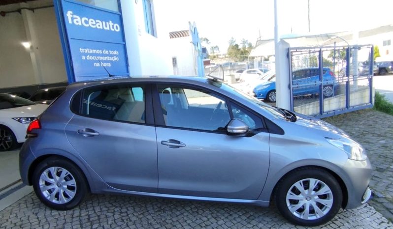 Peugeot 208 completo