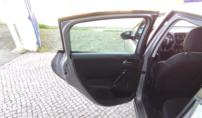 Peugeot 208 completo